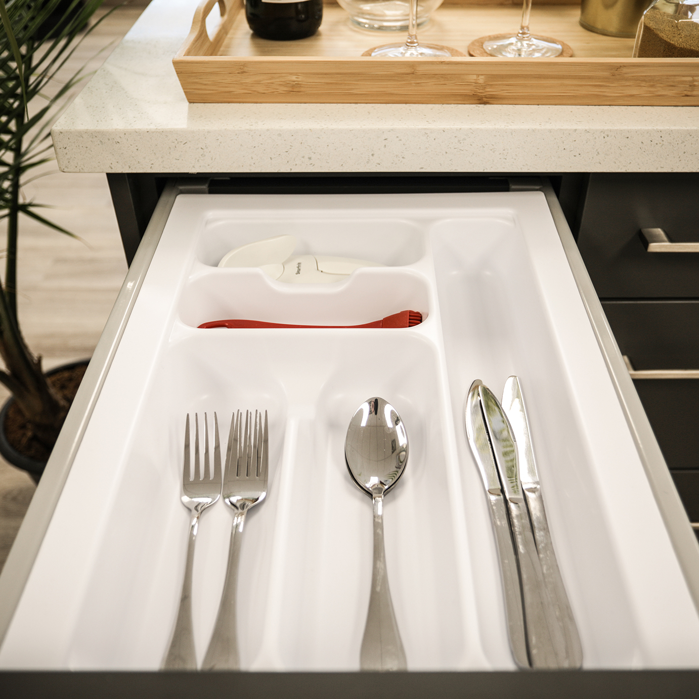 Cutlery Trays for 20 and 22 inch deep drawers.